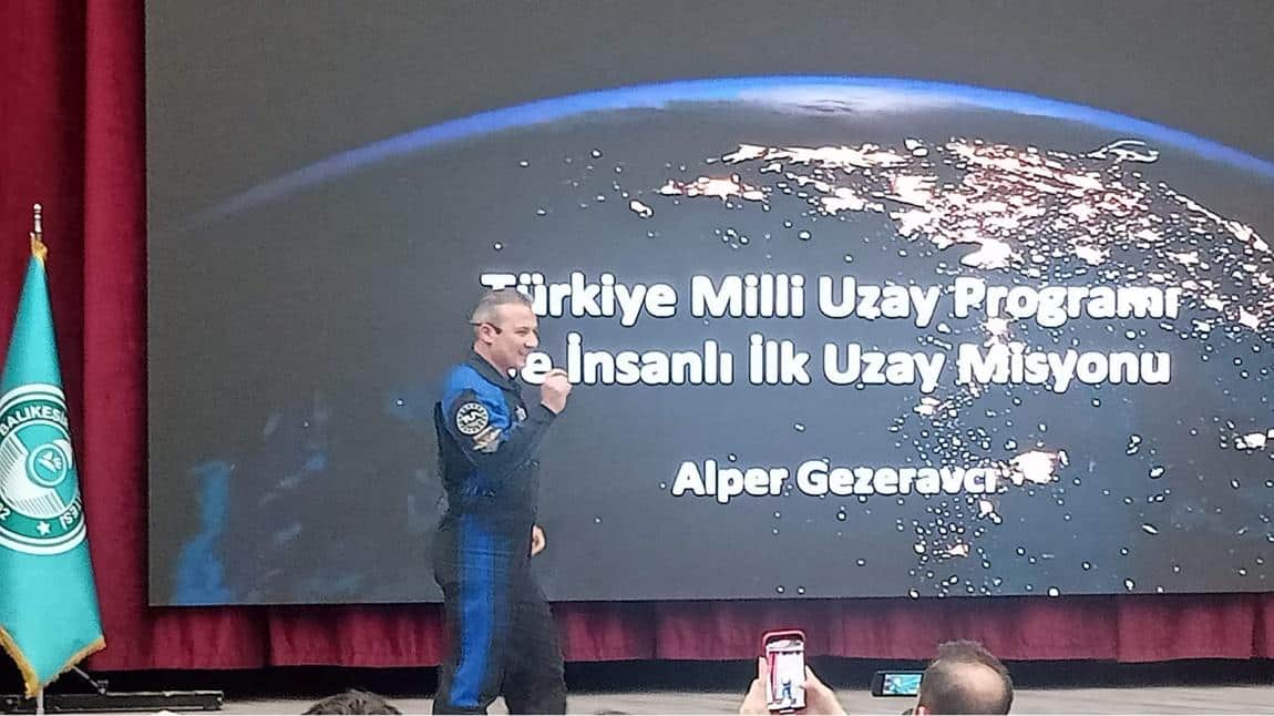Sanayi ve Teknoloji Bakanı Kacır ve İlk Türk Astronot Gezeravcı Gençlerle Buluştu