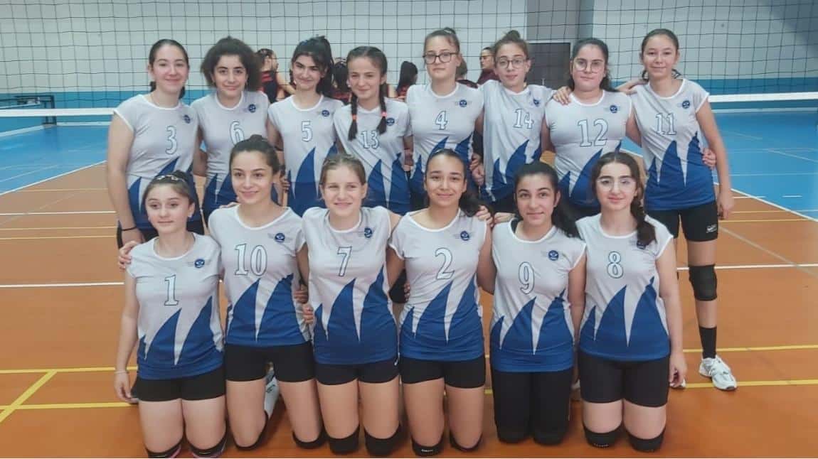 Kız Voleybol Takımımız Maçlarına Galibiyetle Başladı